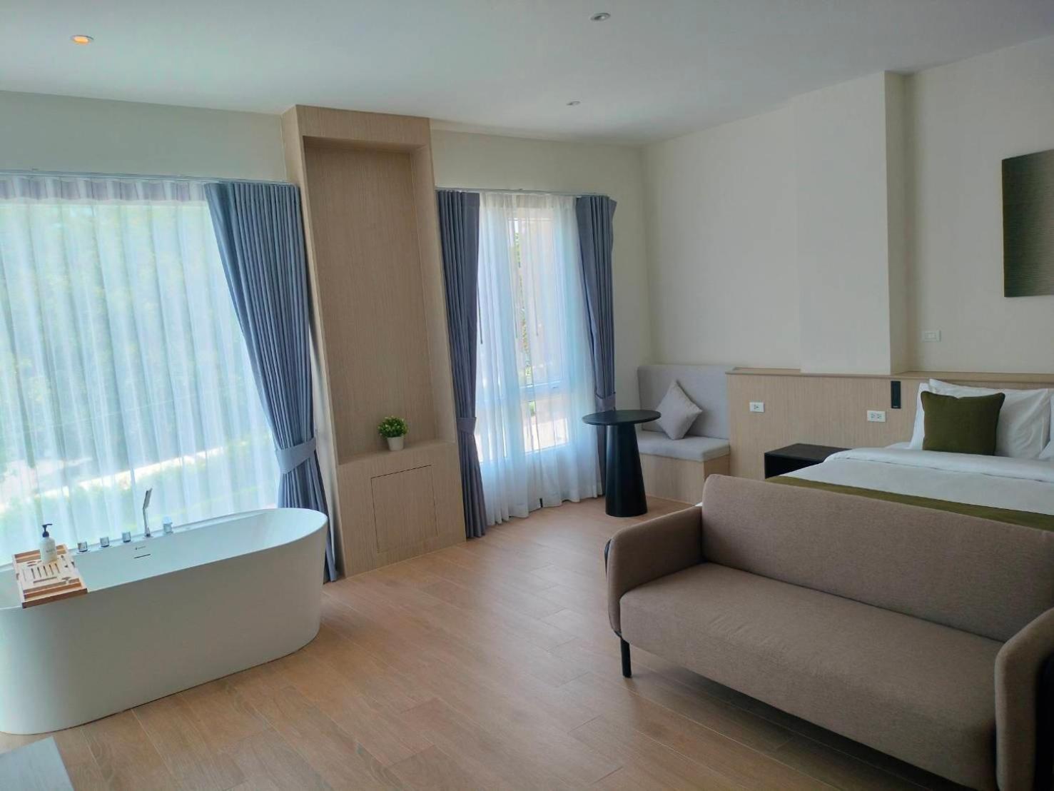 Whitt Khách sạn 4*