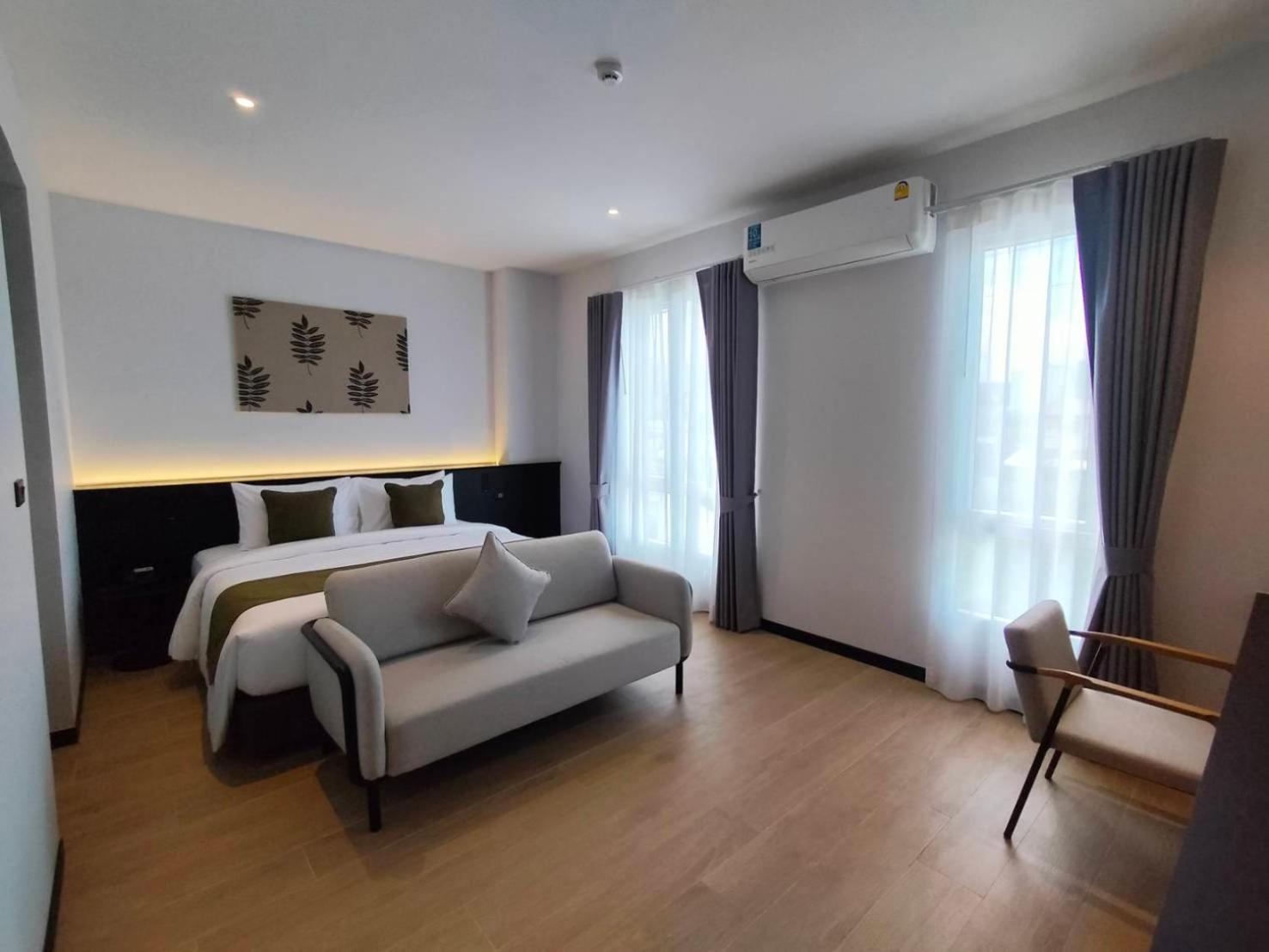 Whitt Khách sạn 4*