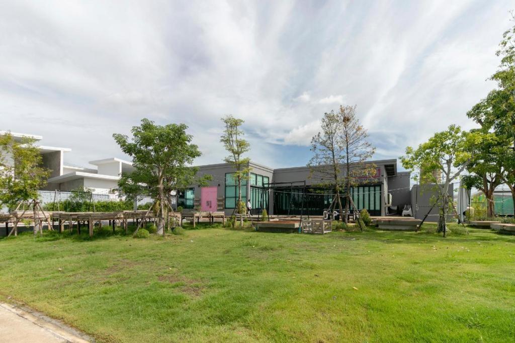 Capital O 1009 Leleaf Valley Pool Hotel 3*
