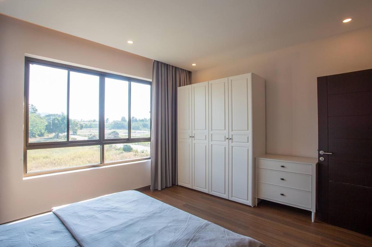 Villa Pooler *