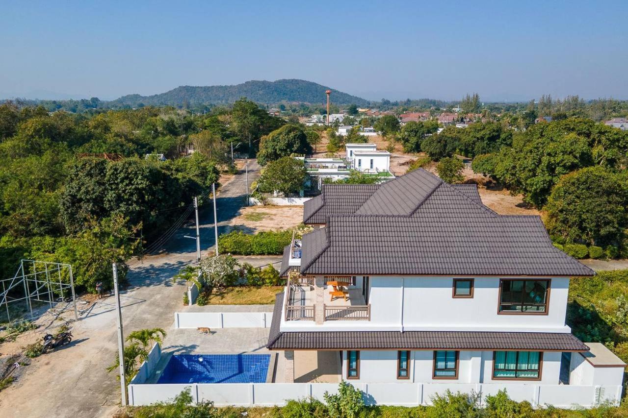 Pooler Villa Hua Hin