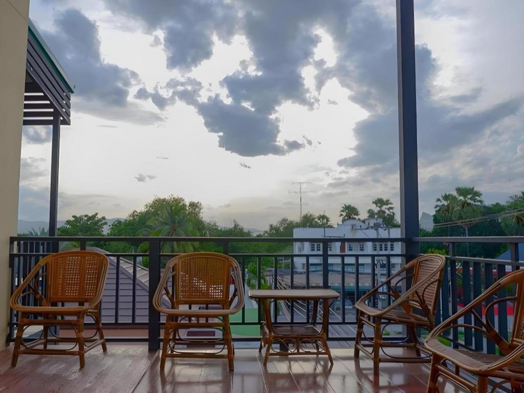 Baan Taklom Chomtalay