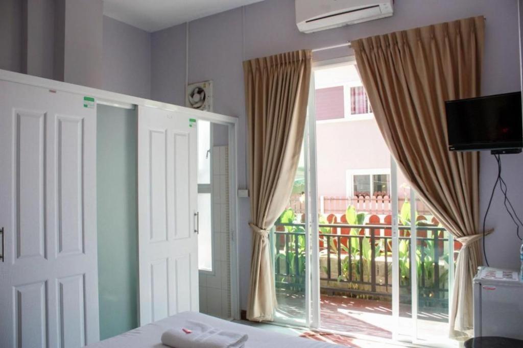 Hotel Baan Taklom Chomtalay 2*