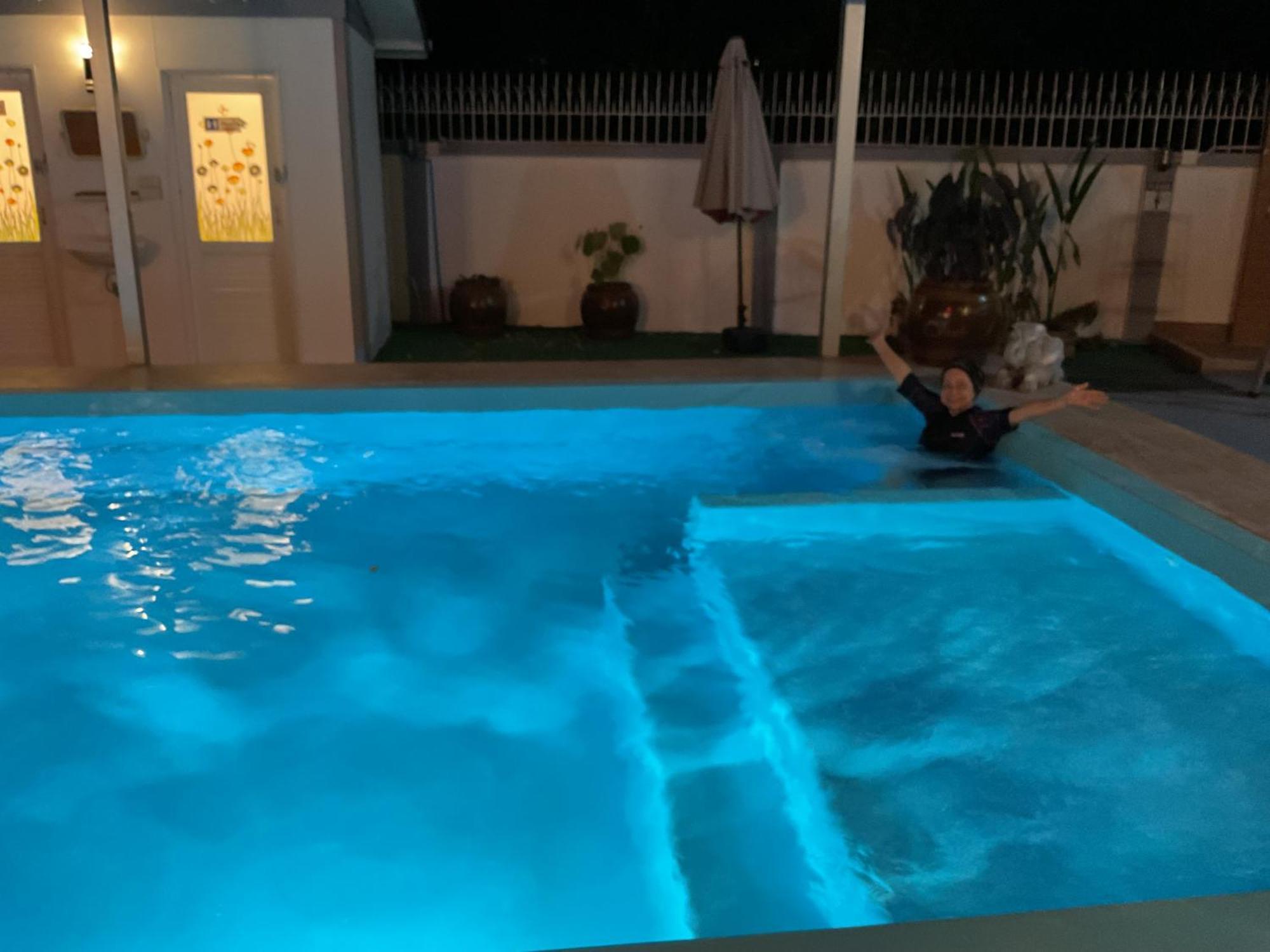 Pool & *