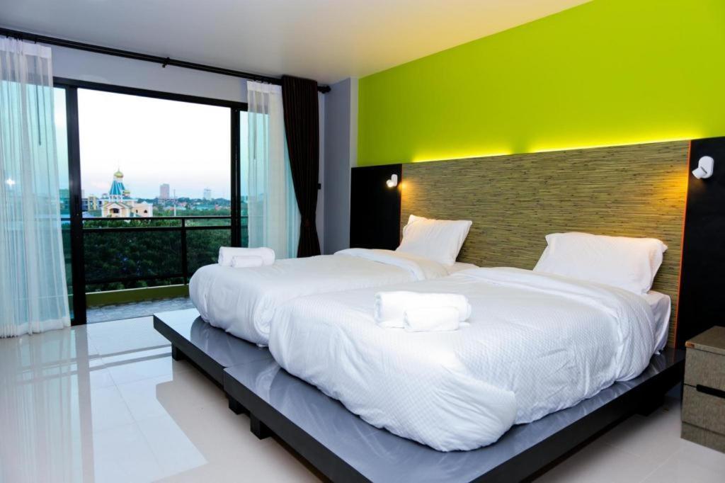 Bullkool Pool Hotel 3*