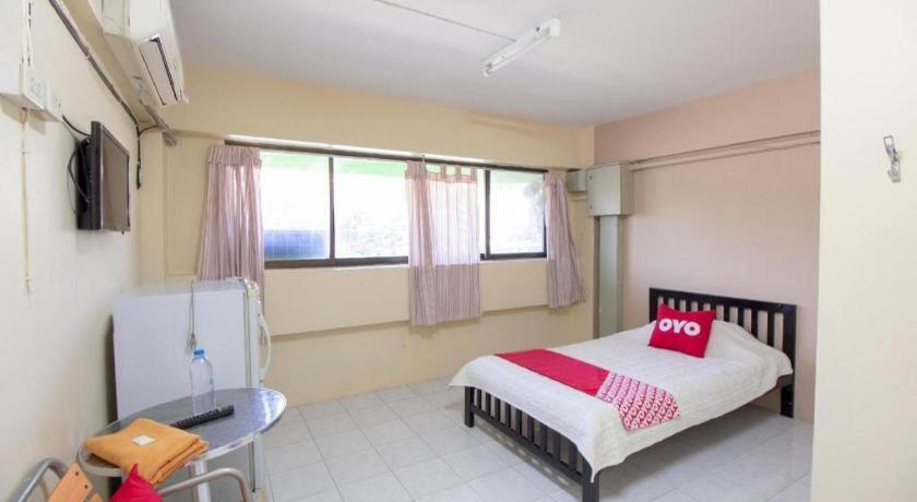 Hotel Oyo 75372 Flight Hut