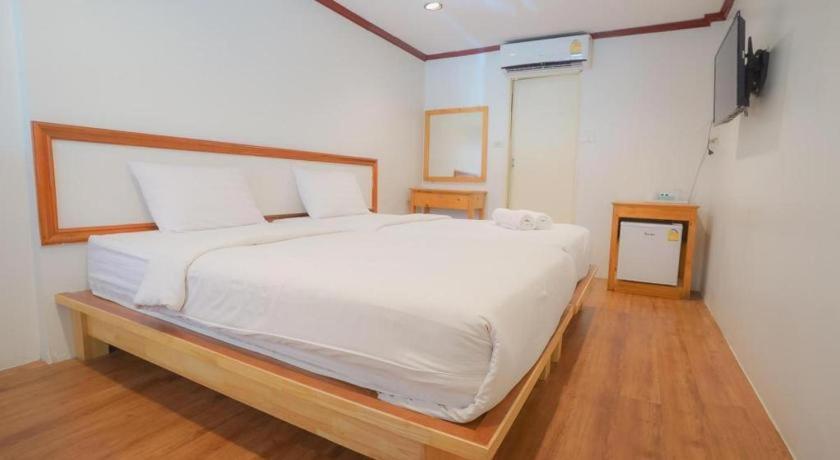 Magic House Hostel *