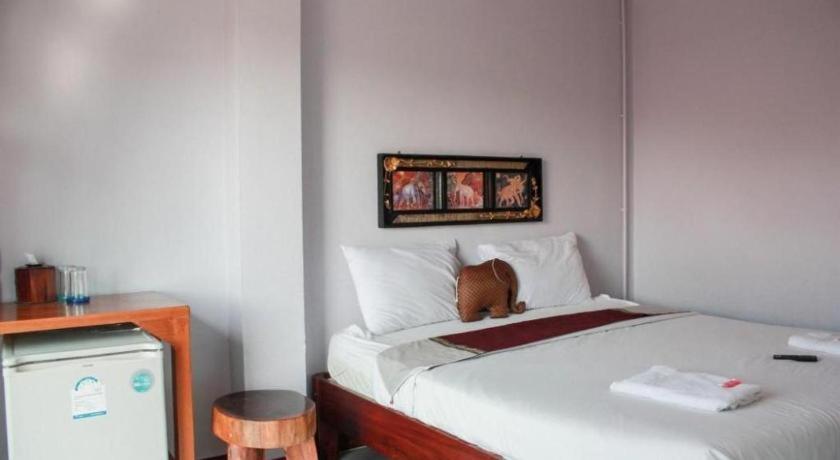 Baan Taklom Chomtalay Hotel 2*