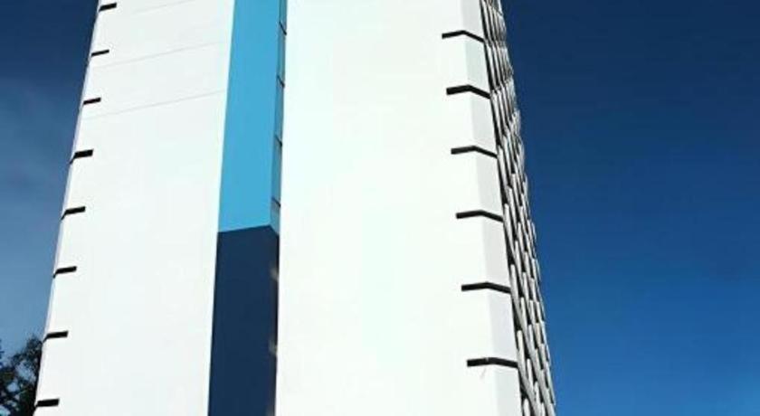 Resort Blue Wave