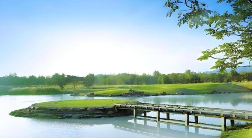 Khách sạn View And Golf Club 4*