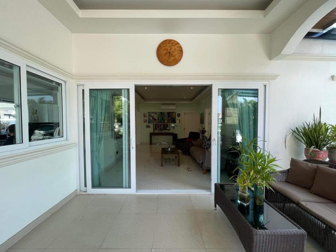 Beautiful 3 Bed Private Pool In *