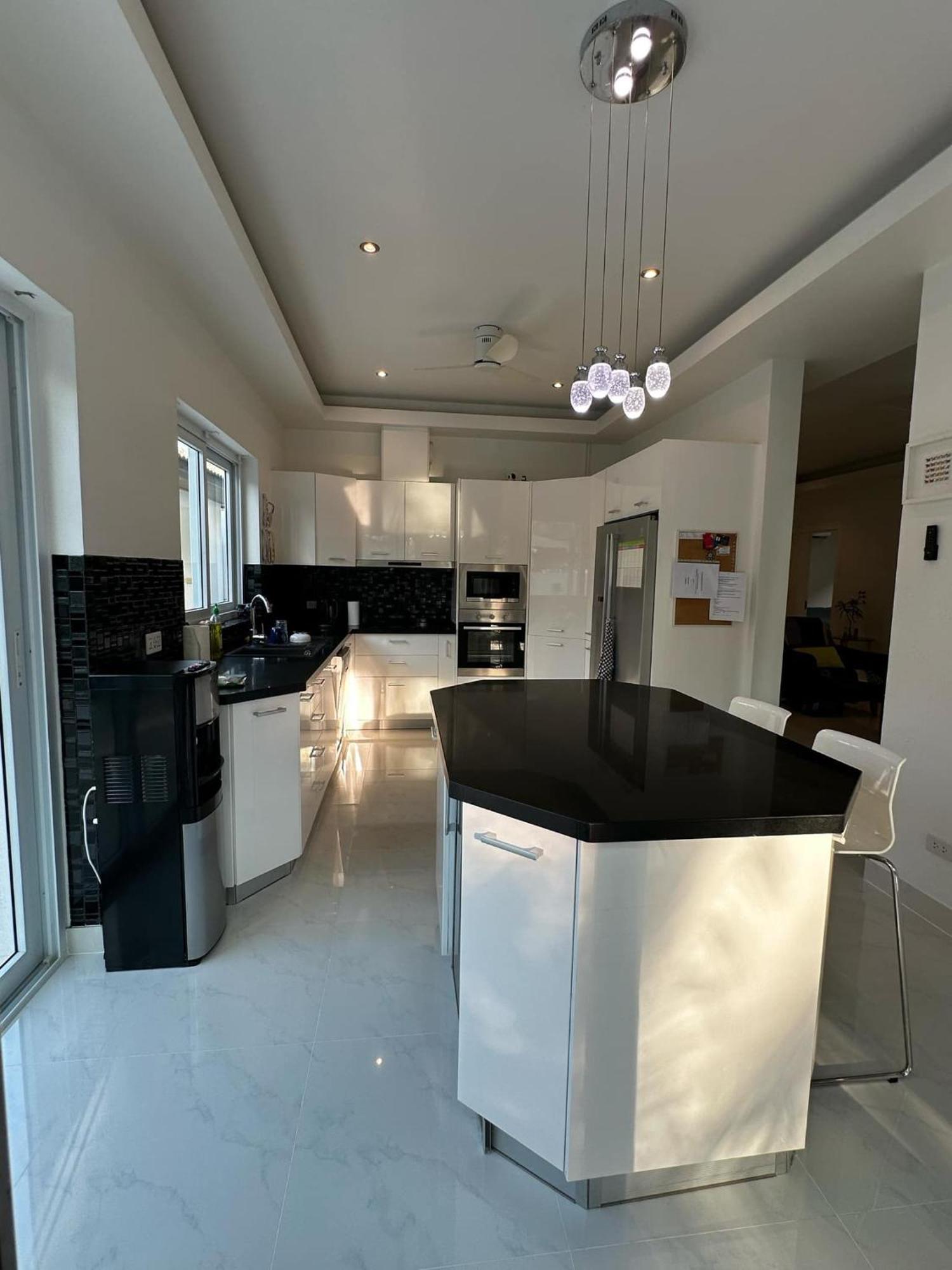 Beautiful 3 Bed Private Pool In Villa