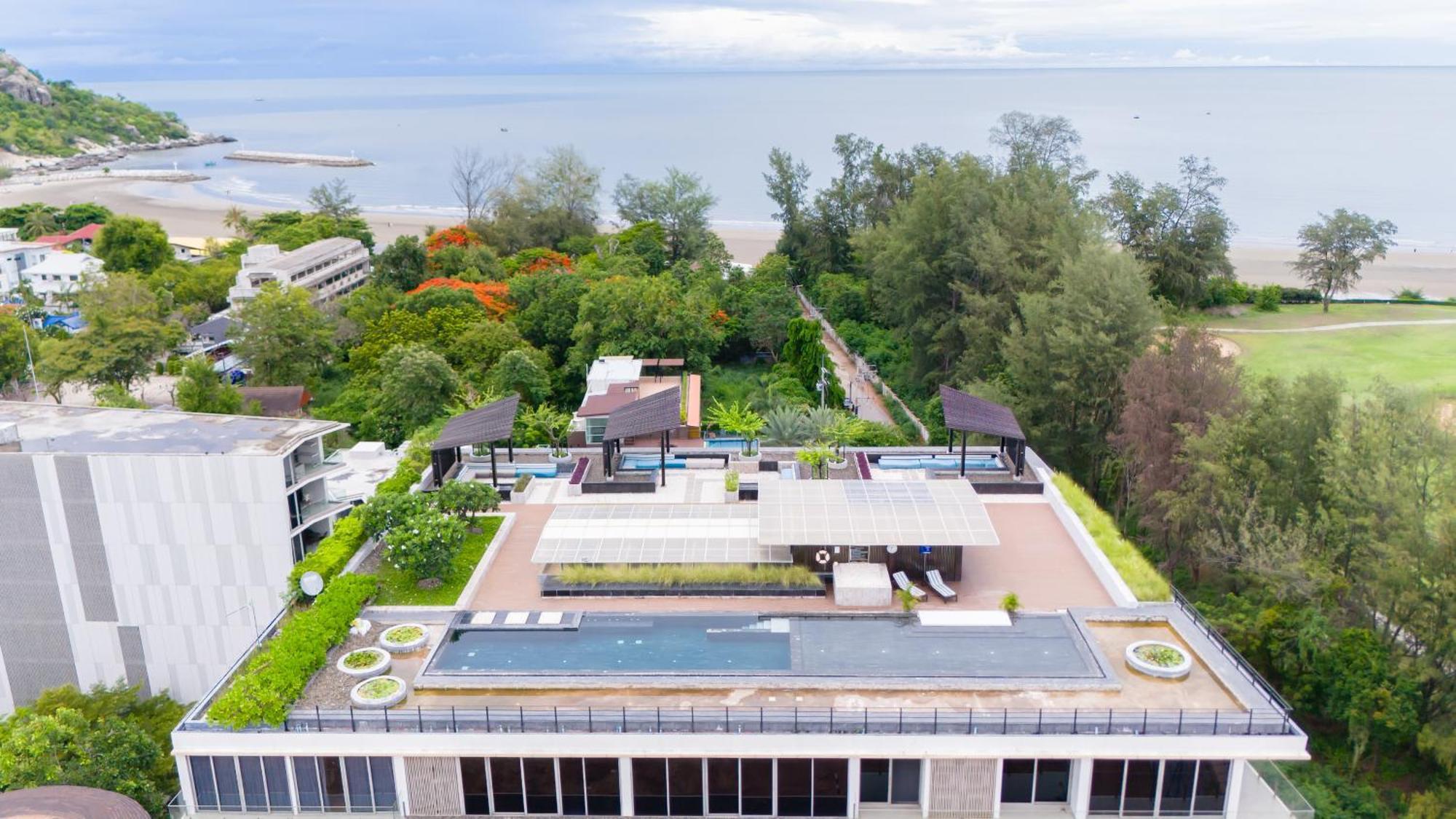 Apartment Beachside Chic Coastal Hideaway With Pool, Gym & View