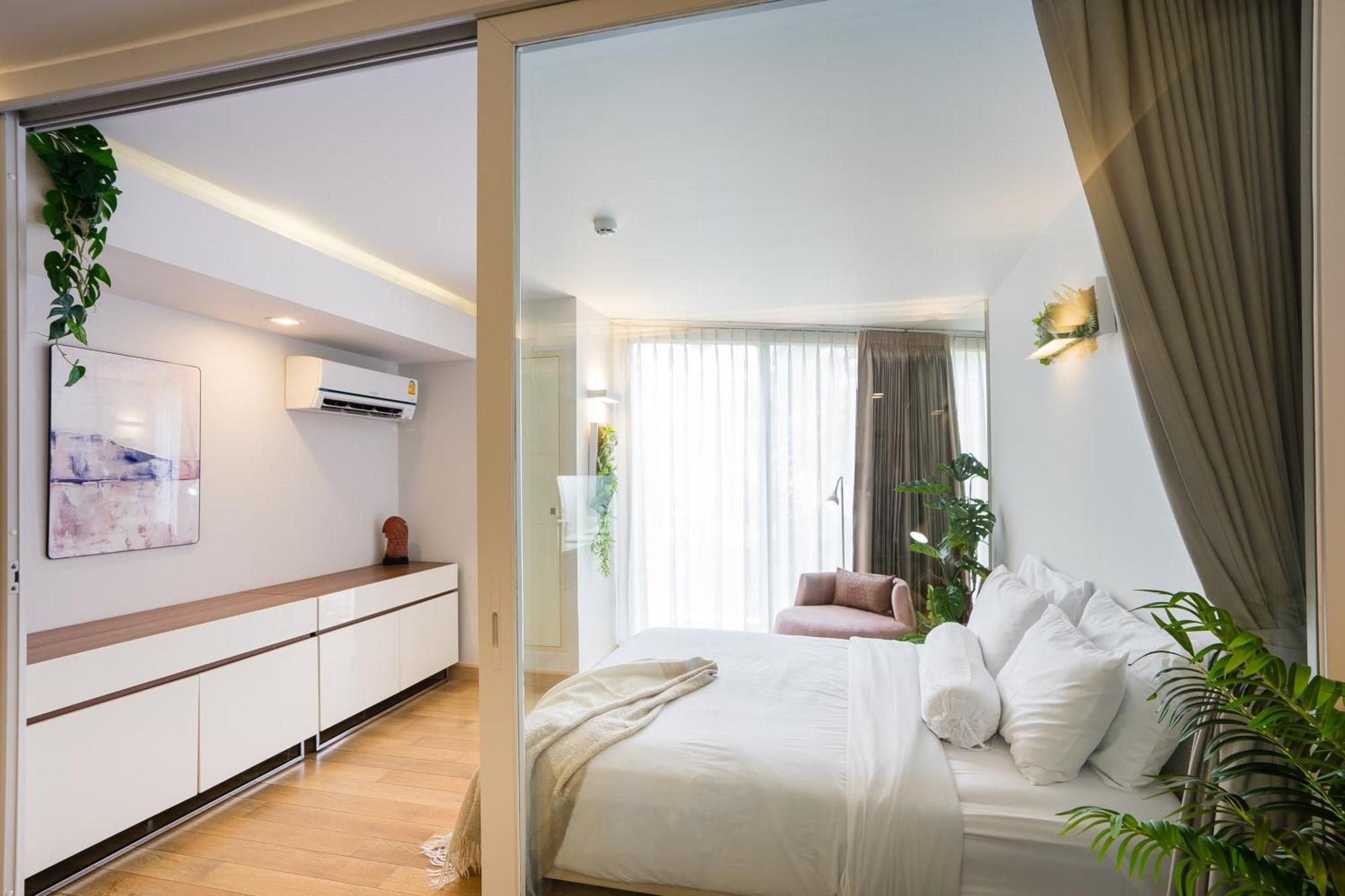 Beachside Chic Coastal Hideaway With Pool, Gym & View Apartment