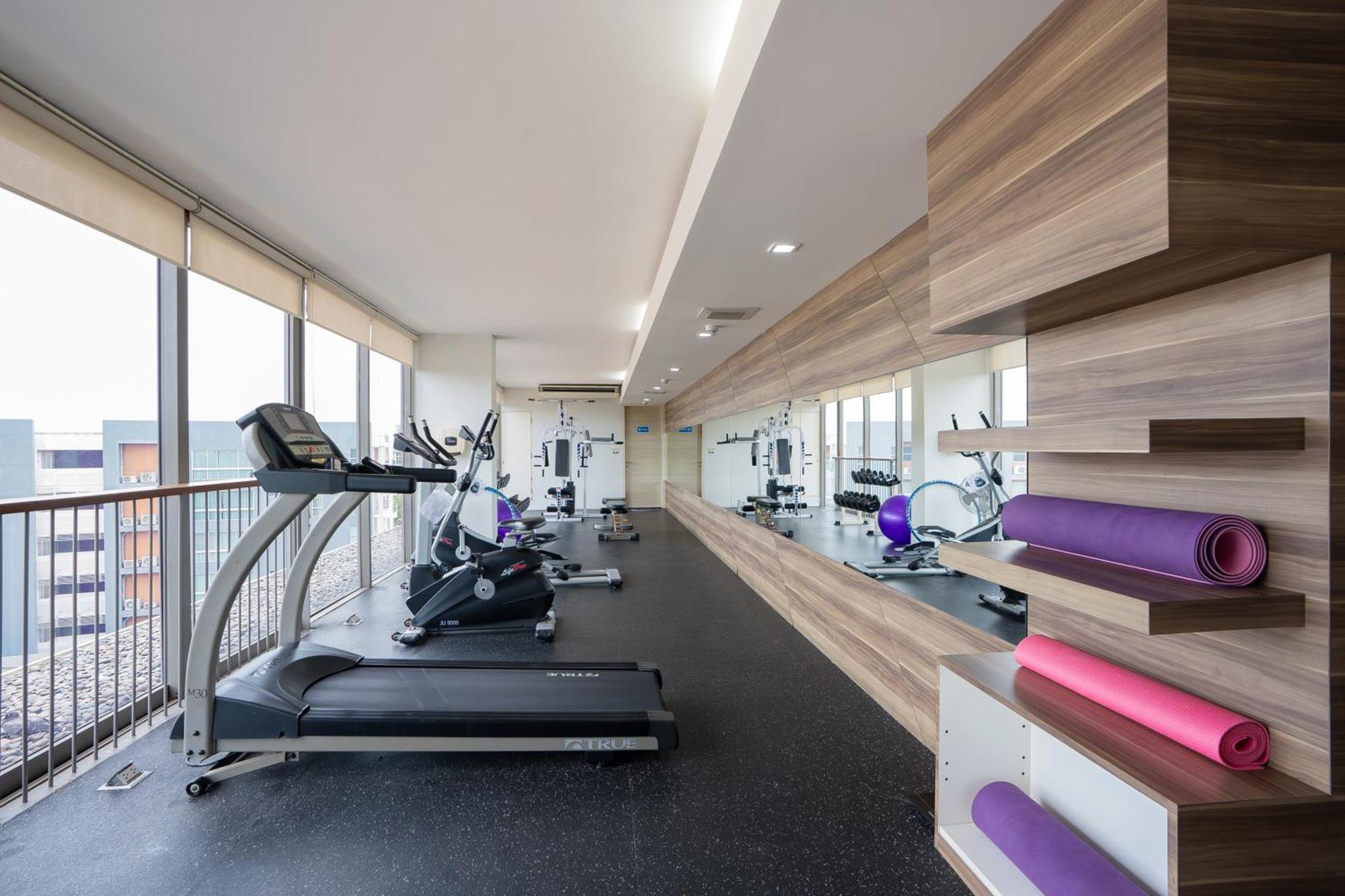 Beachside Chic Coastal Hideaway With Pool, Gym & View Apartment *