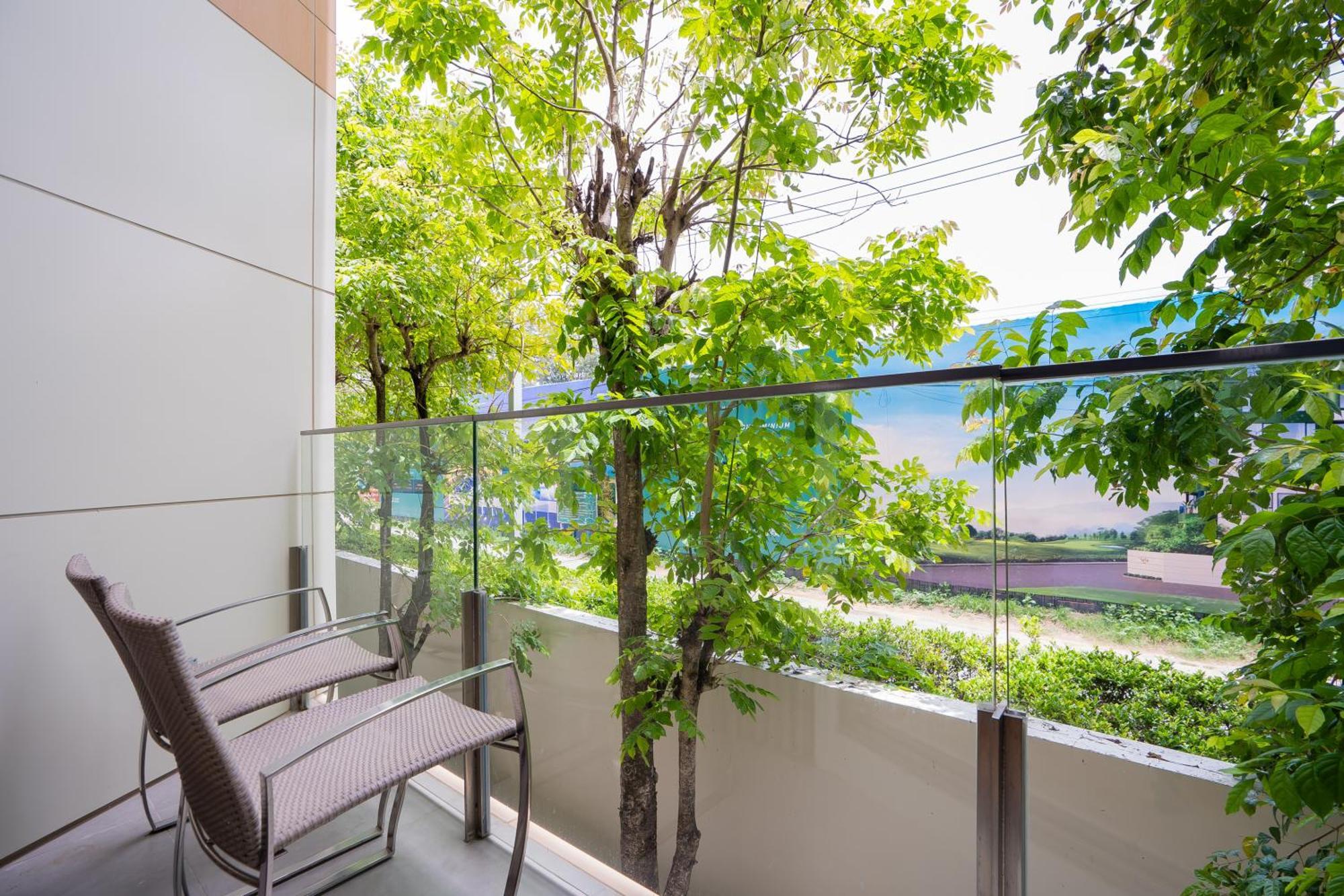 Beachside Chic Coastal Hideaway With Pool, Gym & View *