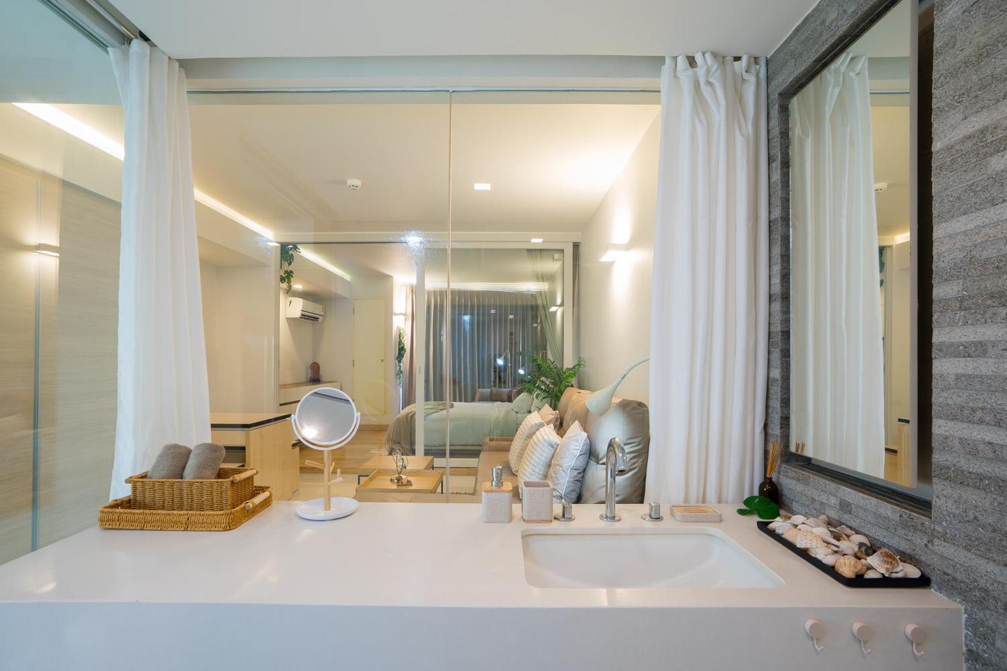 Apartment Beachside Chic Coastal Hideaway With Pool, Gym & View
