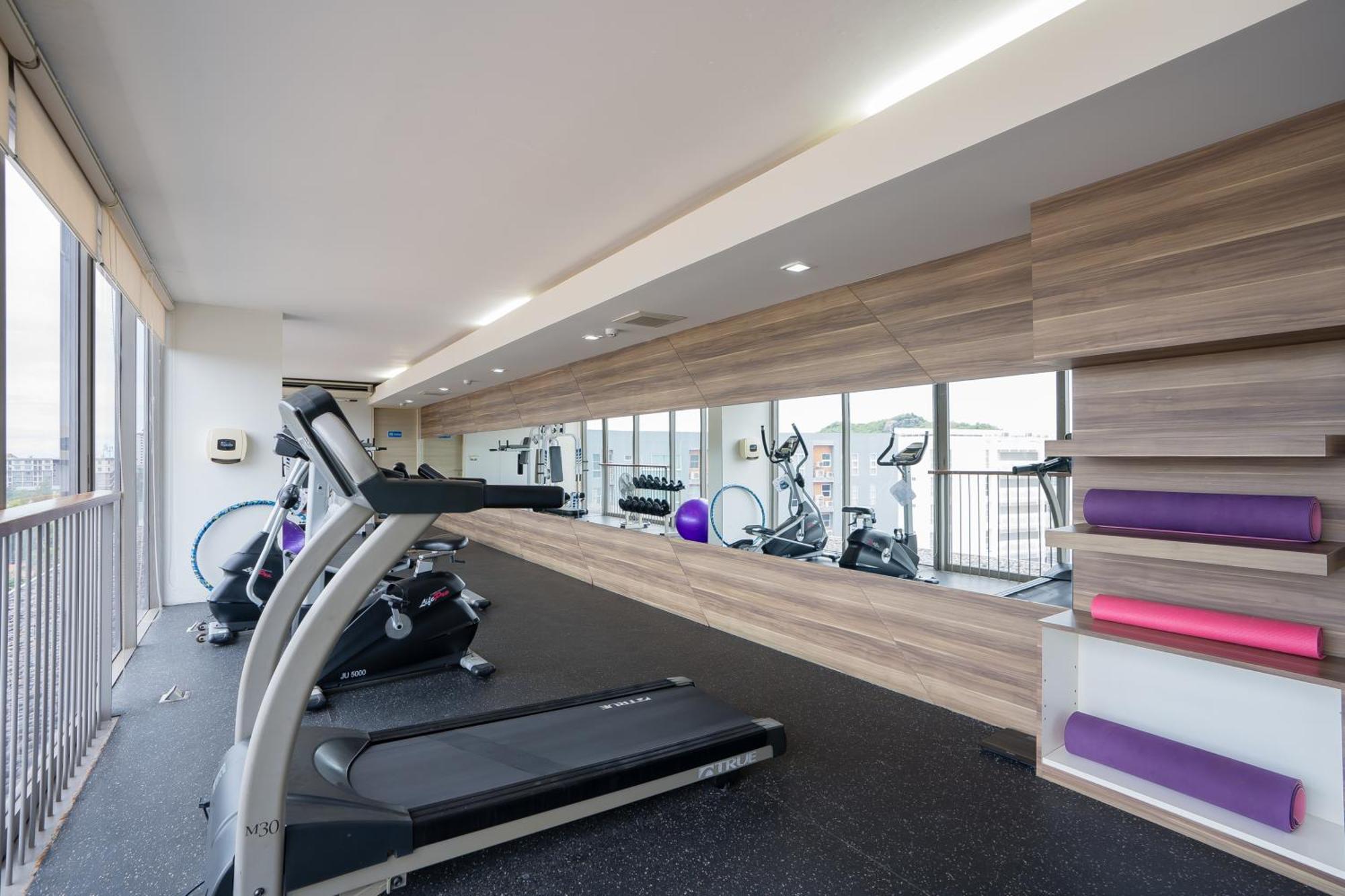 Beachside Chic Coastal Hideaway With Pool, Gym & View *