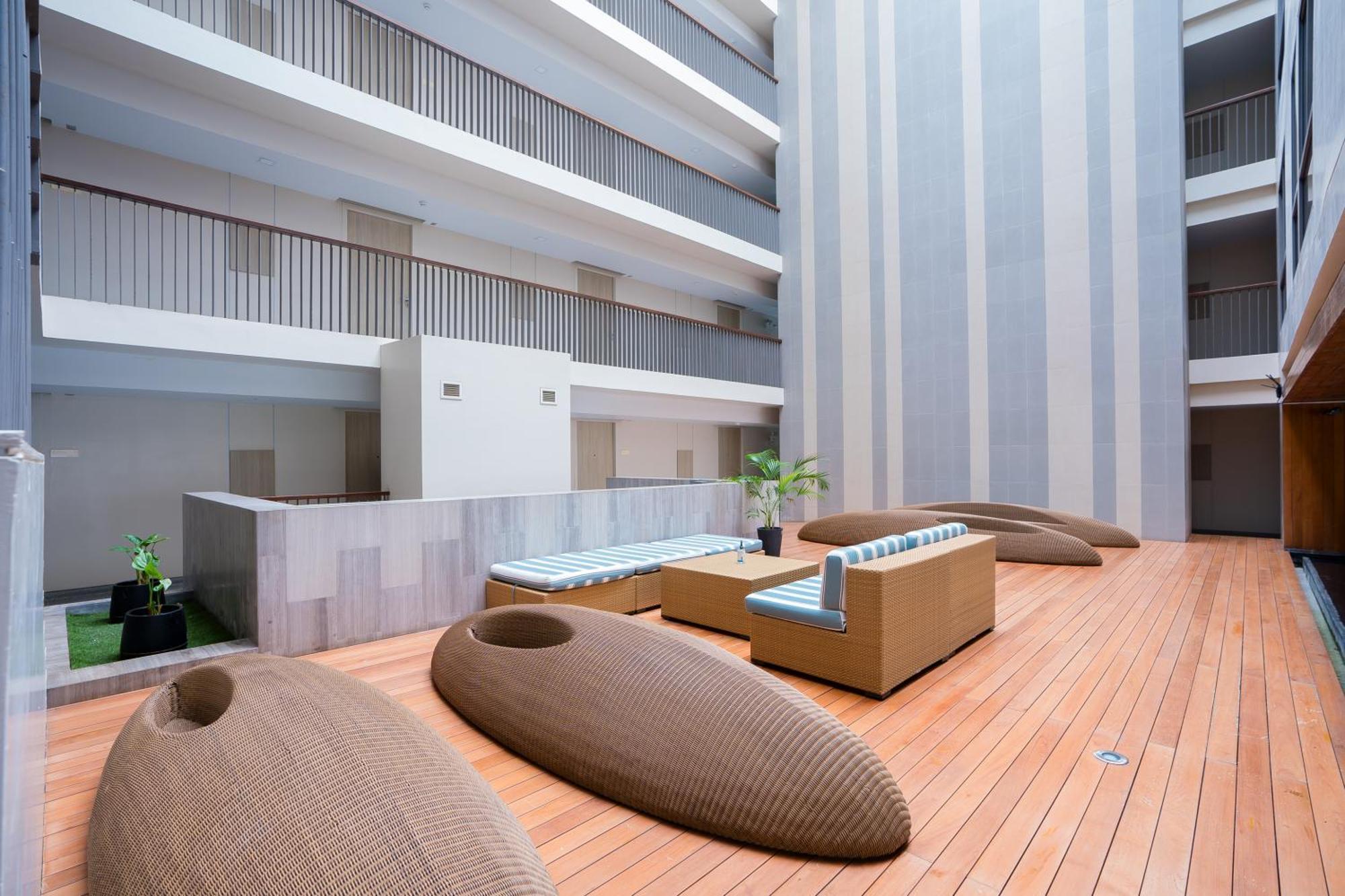 Apartment Beachside Chic Coastal Hideaway With Pool, Gym & View Hua Hin