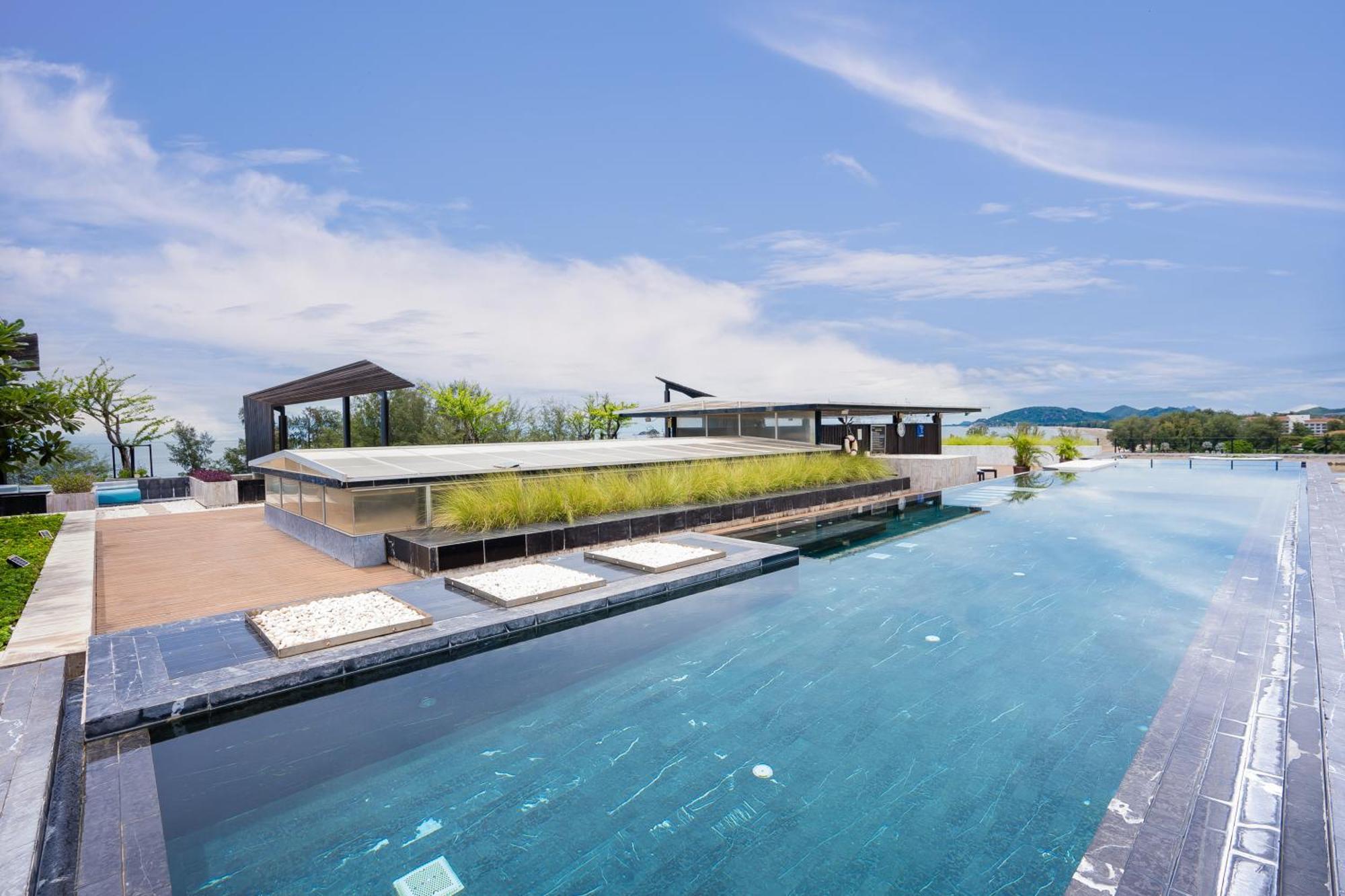 Beachside Chic Coastal Hideaway With Pool, Gym & View Hua Hin