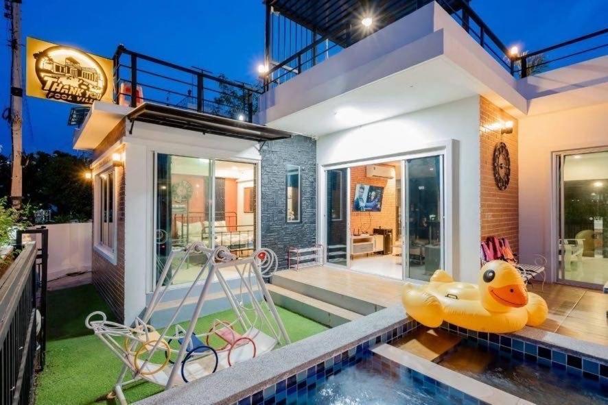 Villa Thank Pool
