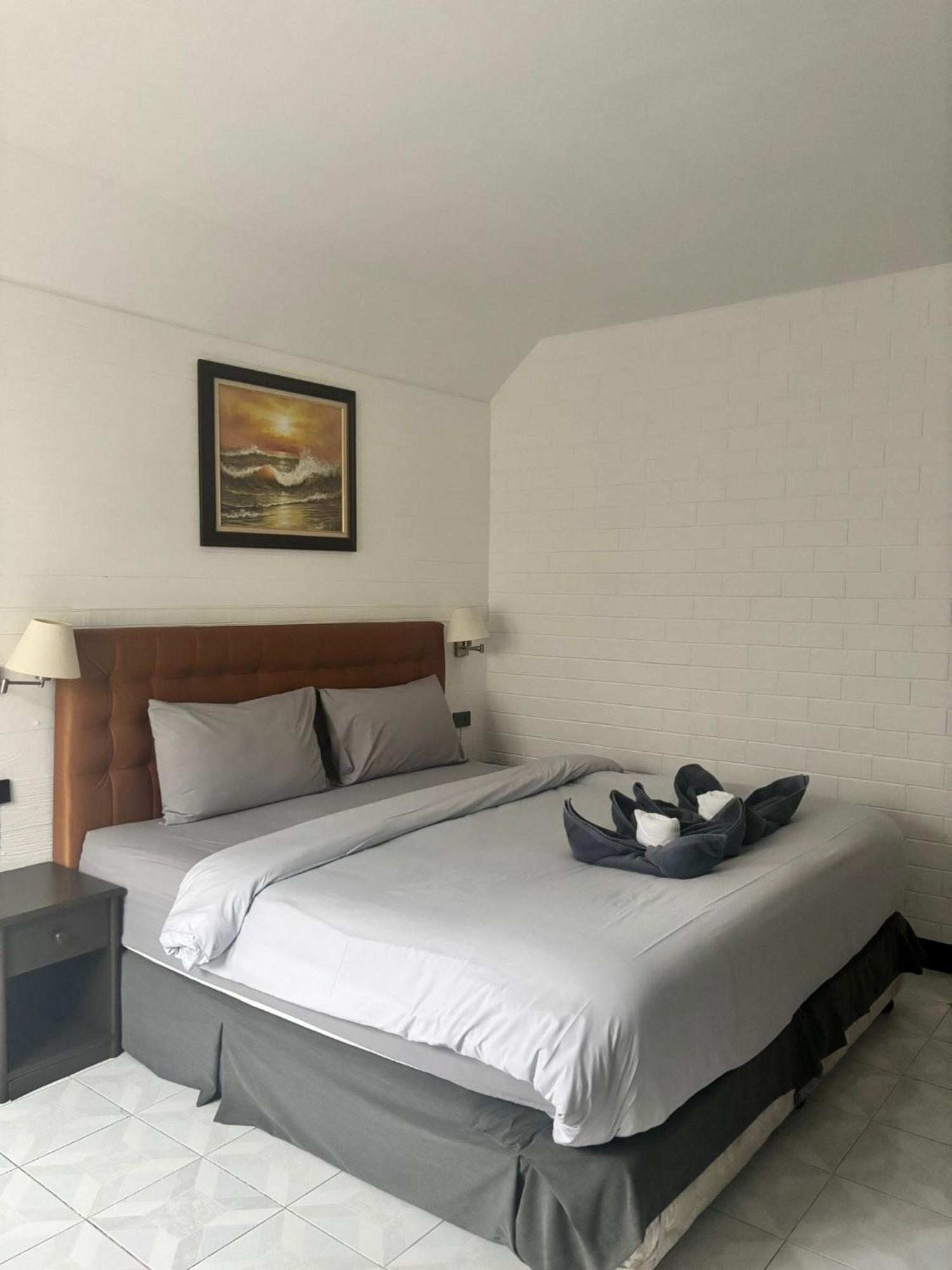 Luna Hut Resort 3*