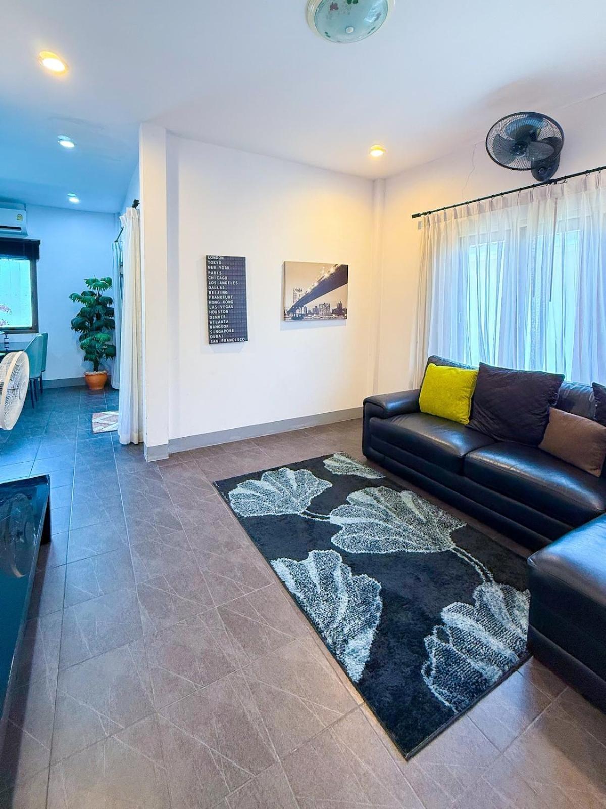 Tropical 2 Bedroom Pool House In Location *