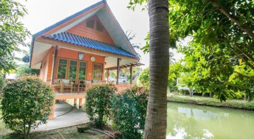 Oyo 1062 Baanrai Kongjaroen Hotel 3*
