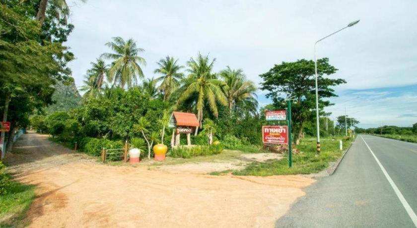 Hotel Oyo 1062 Baanrai Kongjaroen 3*