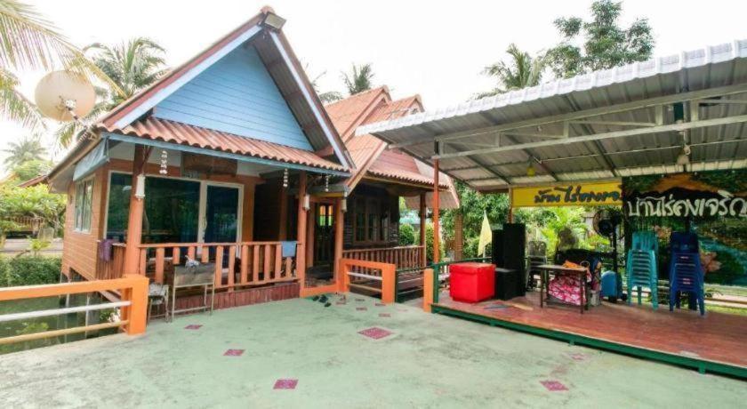 Oyo 1062 Baanrai Kongjaroen Hotel 3*