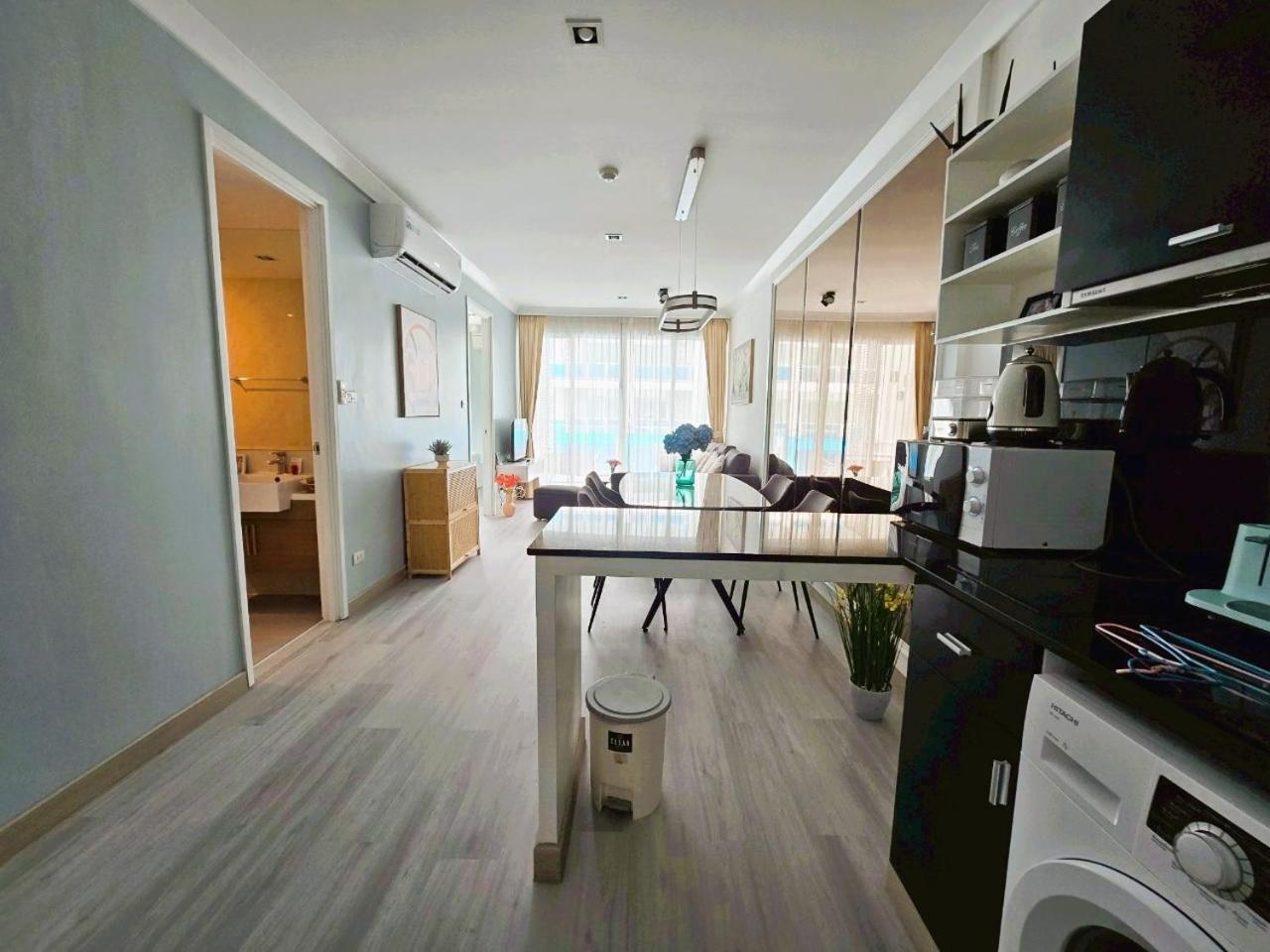 Cozy With Pool View Near Apartment *