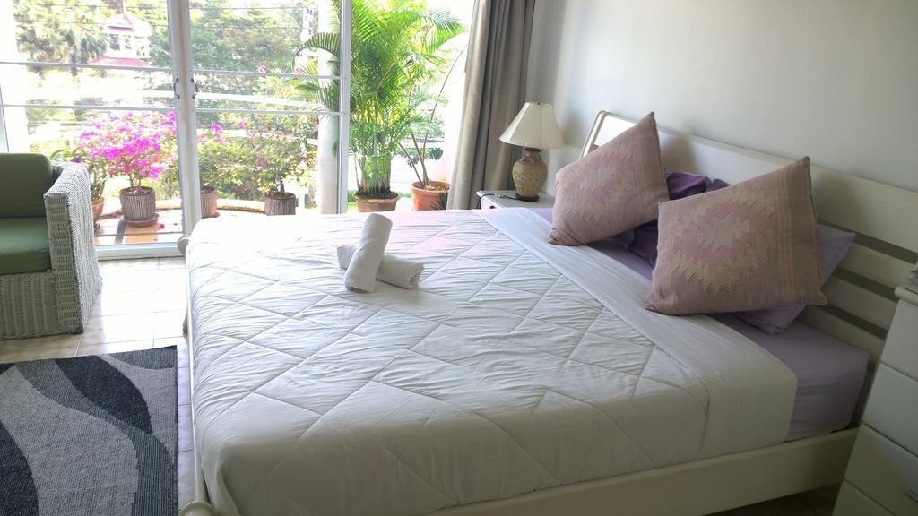 Bed & Breakfast Corner Cafe 2*