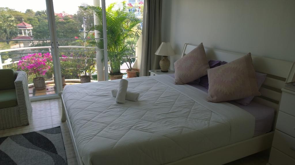 Bed & Breakfast Corner Cafe