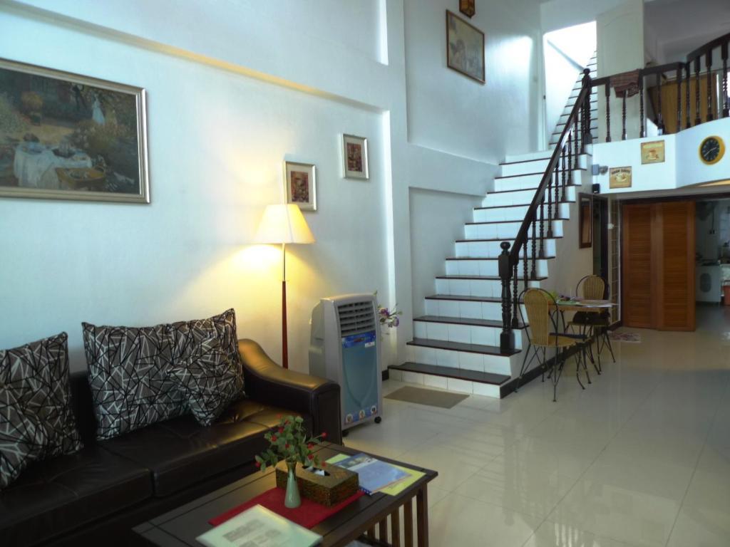 Corner Cafe Bed & Breakfast 2*