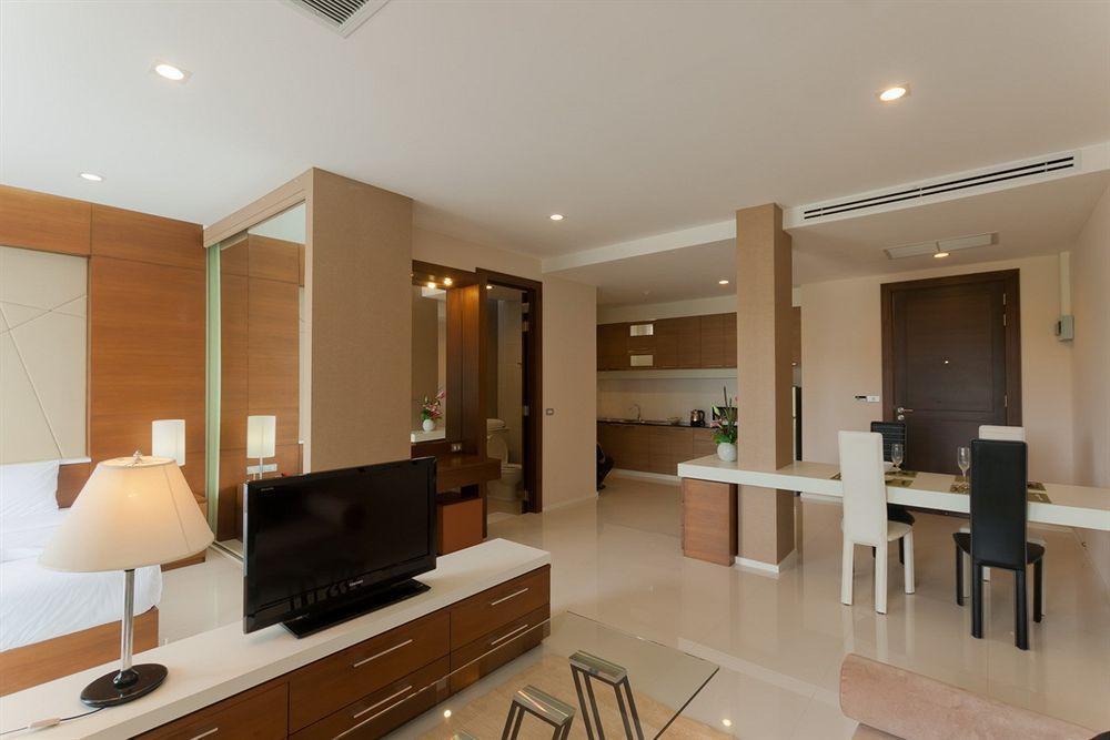 Resort Tai-pan And HHQ