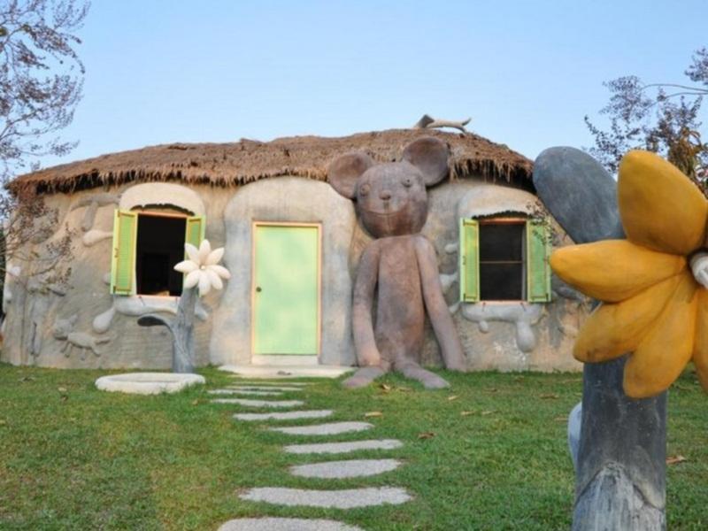 Hotel Naidee Sculptured Huts 2*