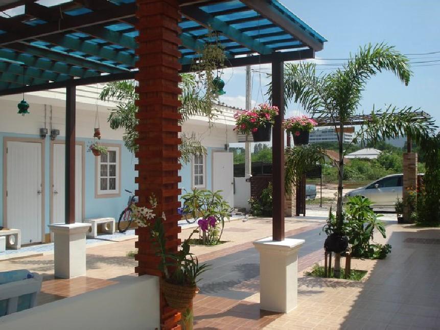 Guest house Baan Lom Talay 2*
