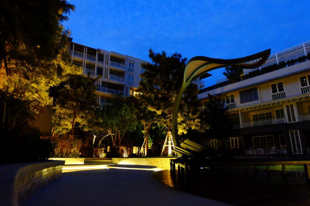 Pool Access 2 Bedrooms Autumn A116 Apartment