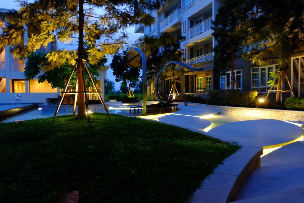 Pool Access 2 Bedrooms Autumn A116 Apartment