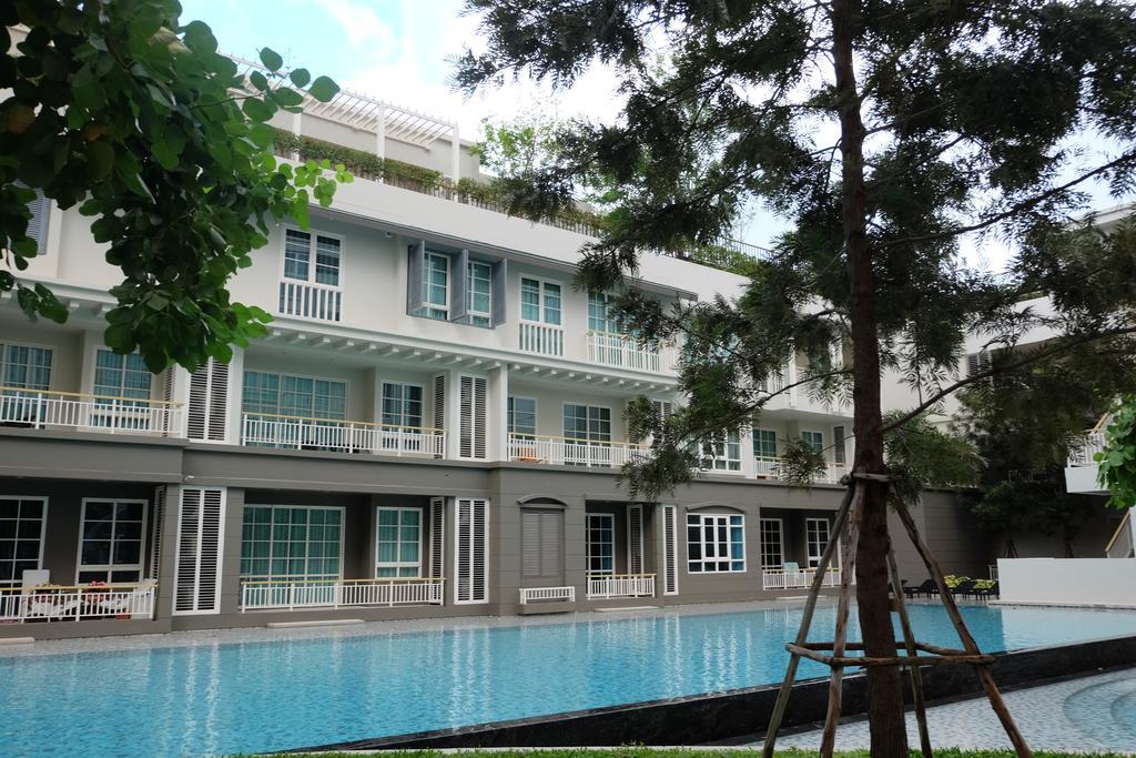 Pool Access 2 Bedrooms Autumn A116 Apartment