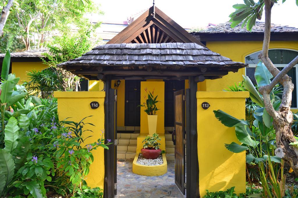 Davinia Hua Hin