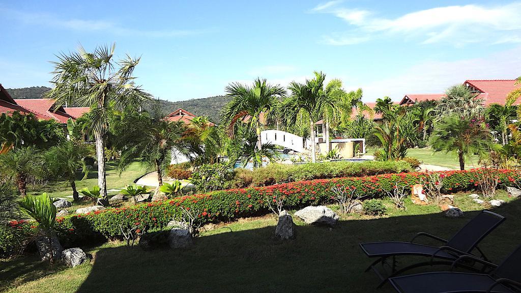 Villa Palm Village