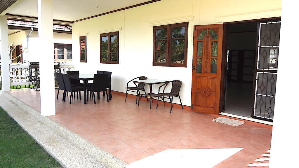 Villa Palm Village *
