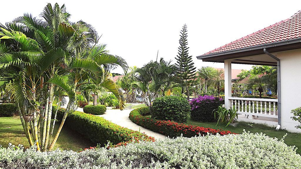 Villa Palm Village *