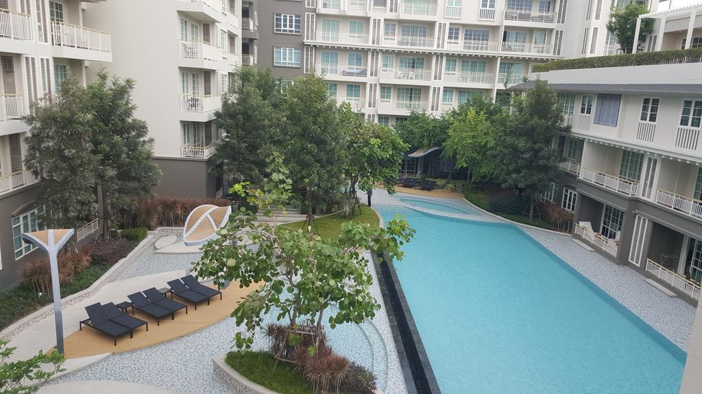 Pool Access 2 Bedrooms Autumn A116