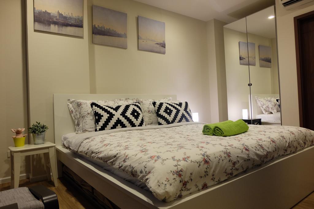 Pool Access 2 Bedrooms Autumn A116