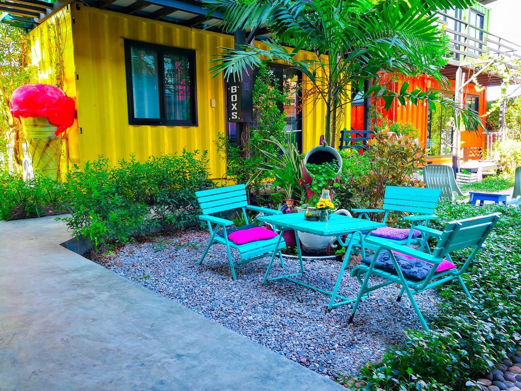 In Boxes Resort
