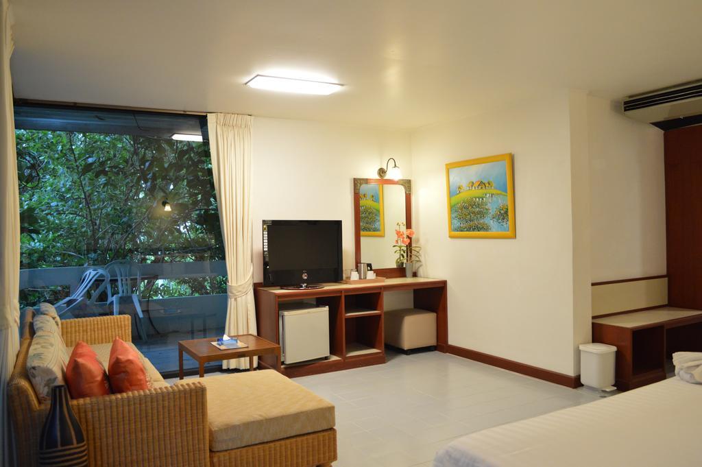 Nern Beachfront Hotel