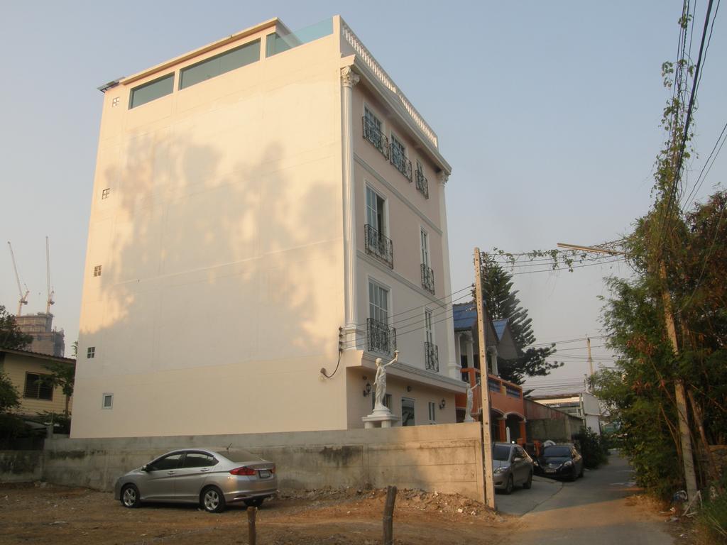 Wansabai Place 2* HHQ
