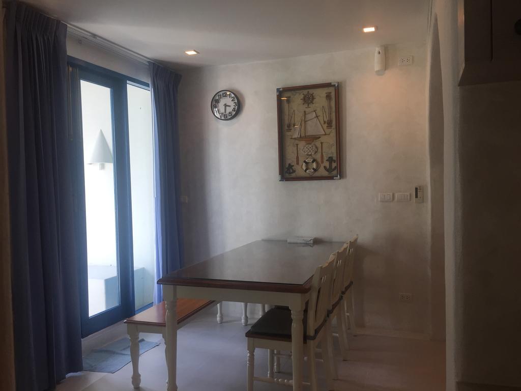 The Chelona Pool Access By Away Apartment